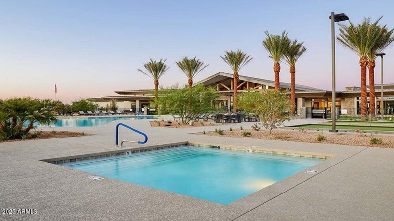 Ovation pool 2