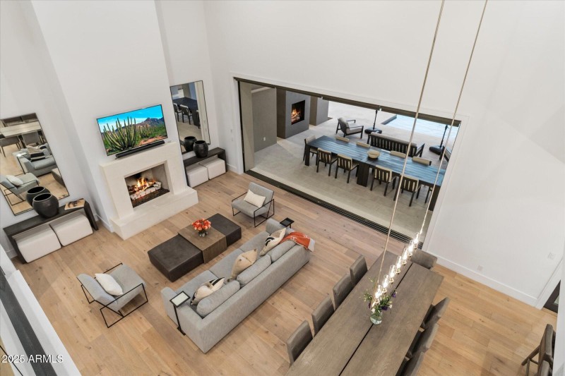 20 ft Ceilings