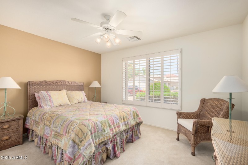 24 Guest Bedroom