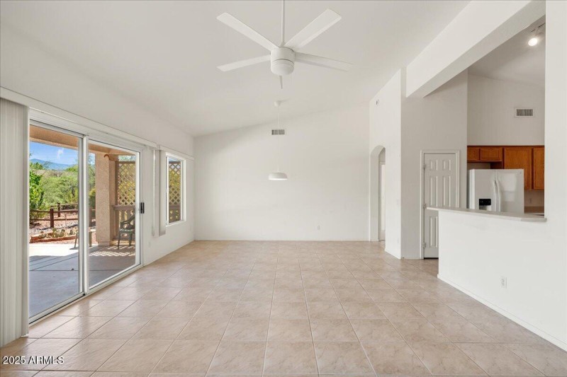 06-Living Room & Dining Area