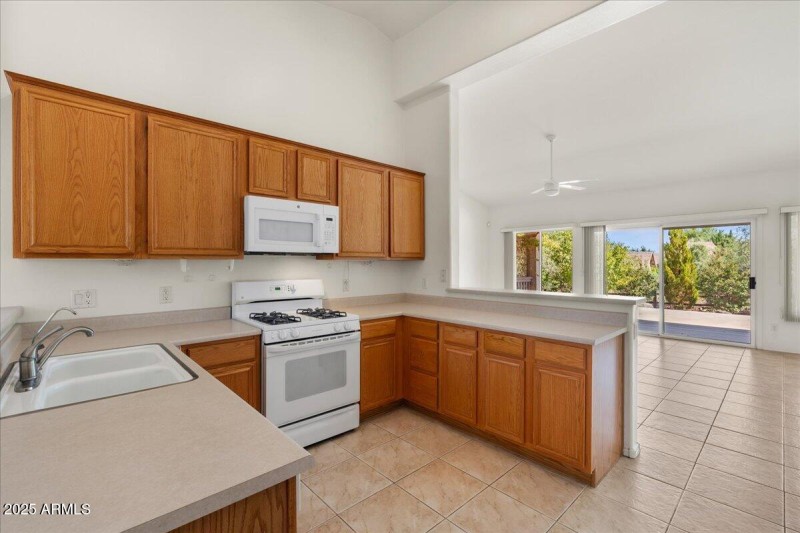 09-Kitchen