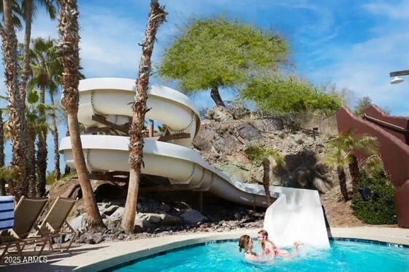Slide Hilton Resort at the Peak