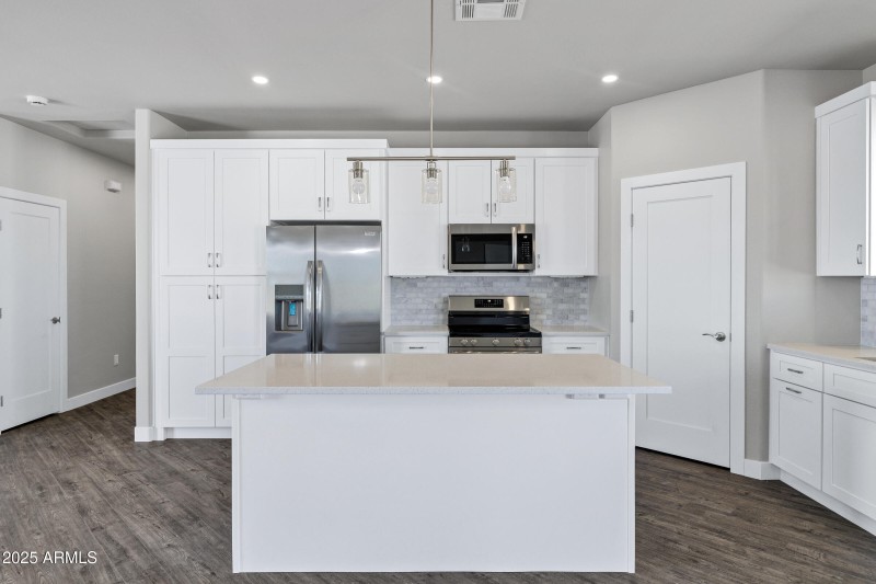 10902 E Angus Ln-10