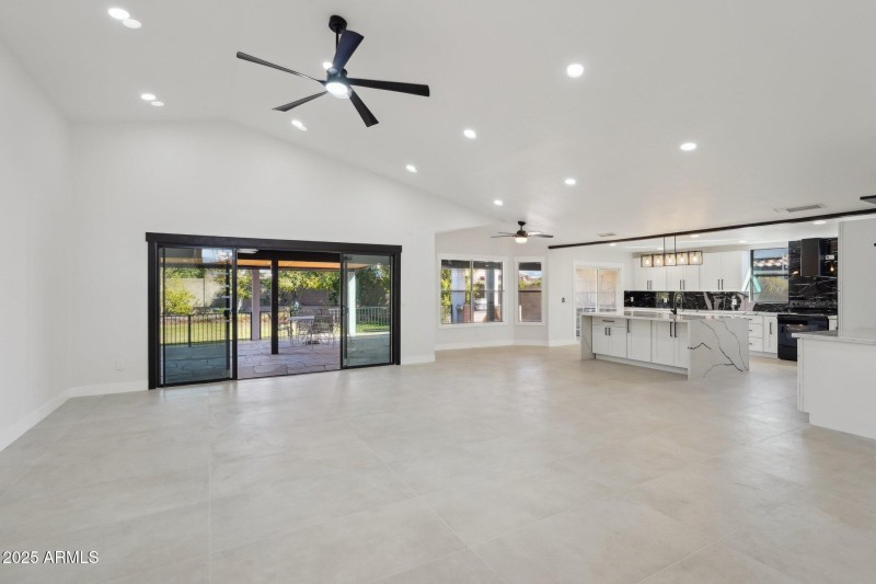 9-web-or-mls-E Estrid Ave-009