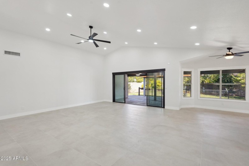 12-web-or-mls-E Estrid Ave-012