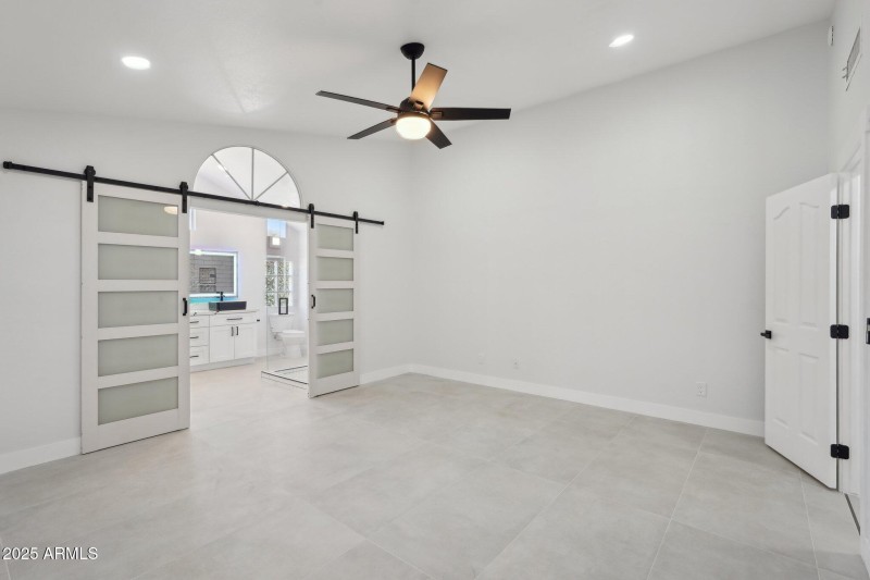 23-web-or-mls-E Estrid Ave-023