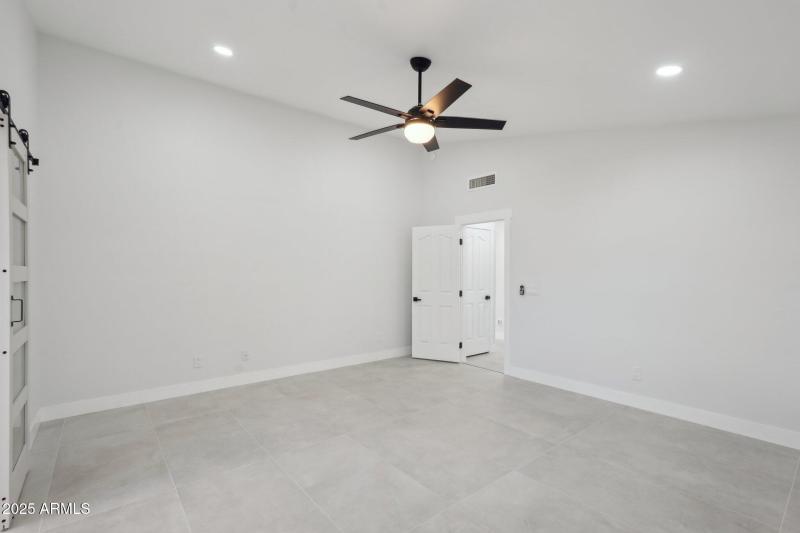 22-web-or-mls-E Estrid Ave-022