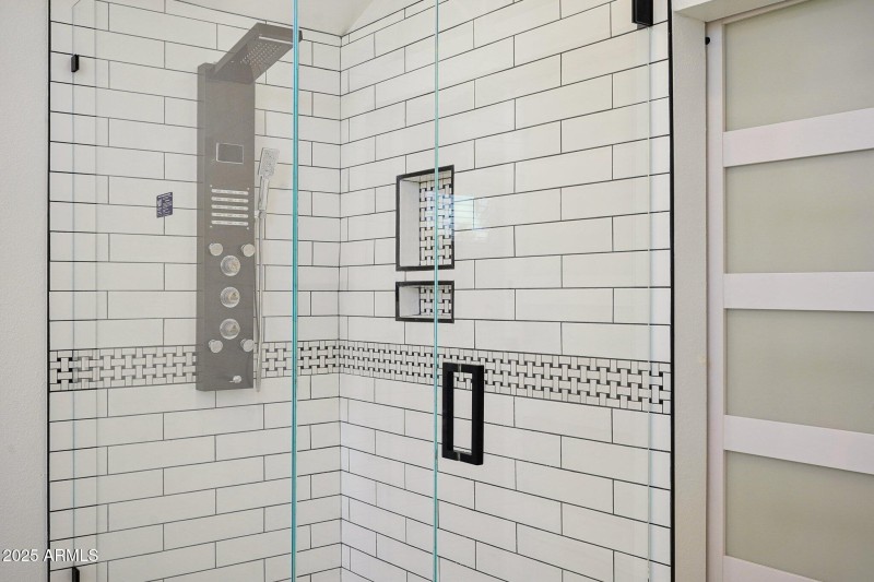 31-web-or-mls-E Estrid Ave-031