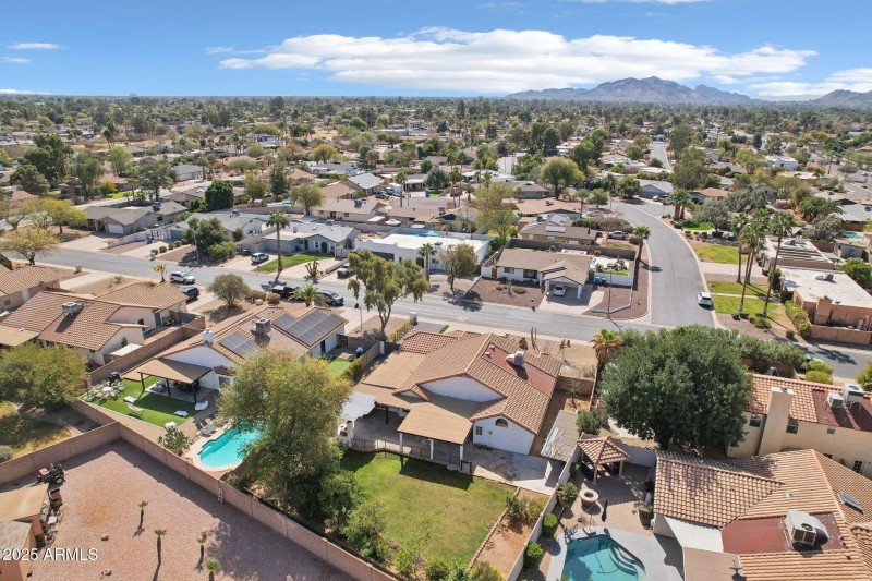 54-web-or-mls-E Estrid Ave-054