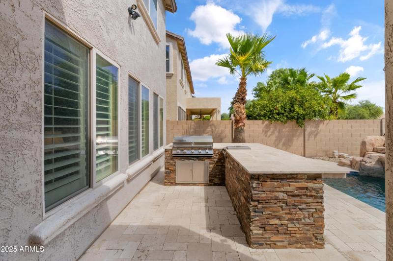 Outdoor Kitchen Seating for 6
