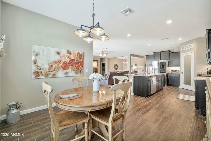 EAT-IN KITCHEN