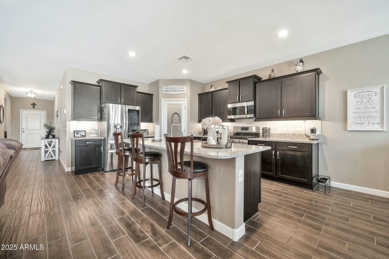 KITCHEN COUNTER