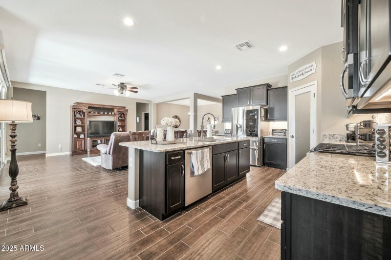 KITCHEN ISLAND