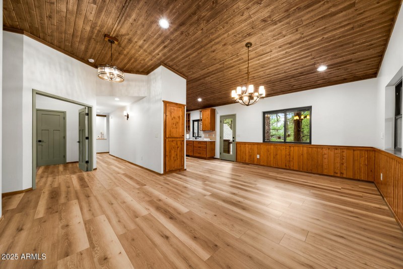 Wainscoat in Dining Room