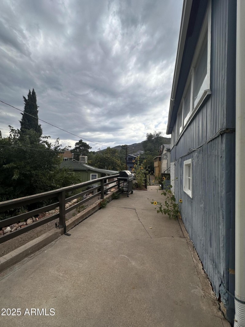 Front lower deck
