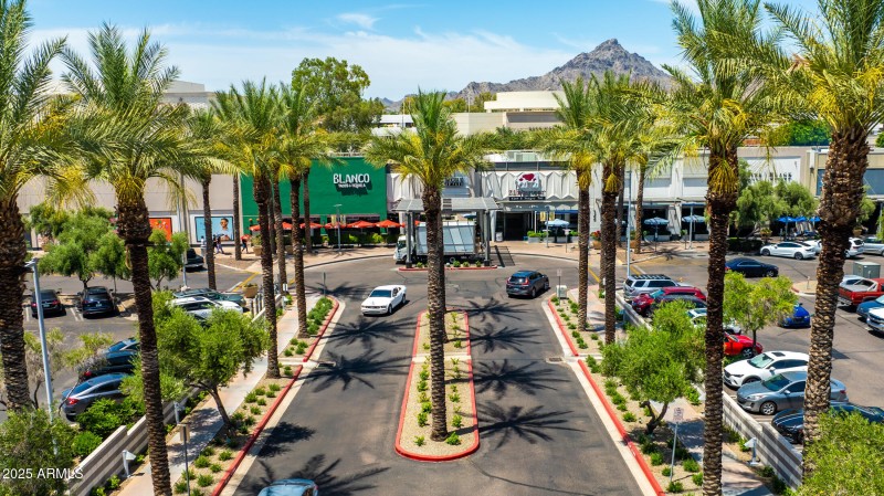 Shopping & dining