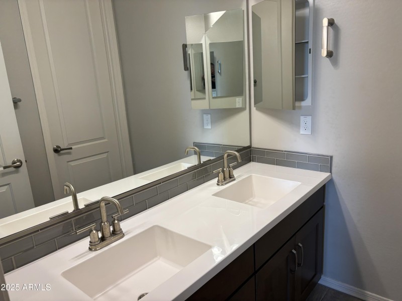 Master Vanity