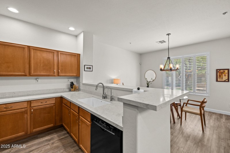 22)KITCHEN