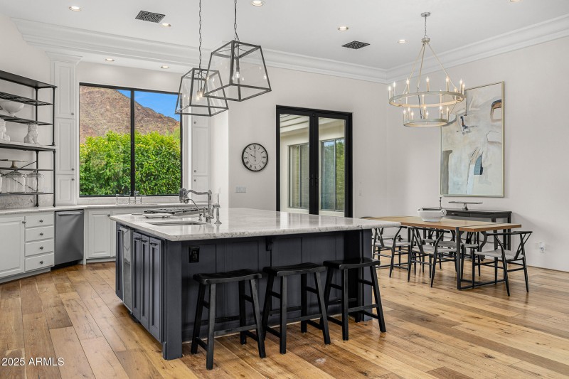 17luxury kitchen and dining