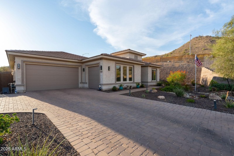 8528 W Fallen Leaf Ln