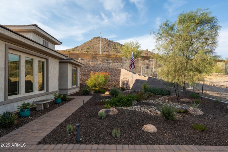 8528 W Fallen Leaf Ln