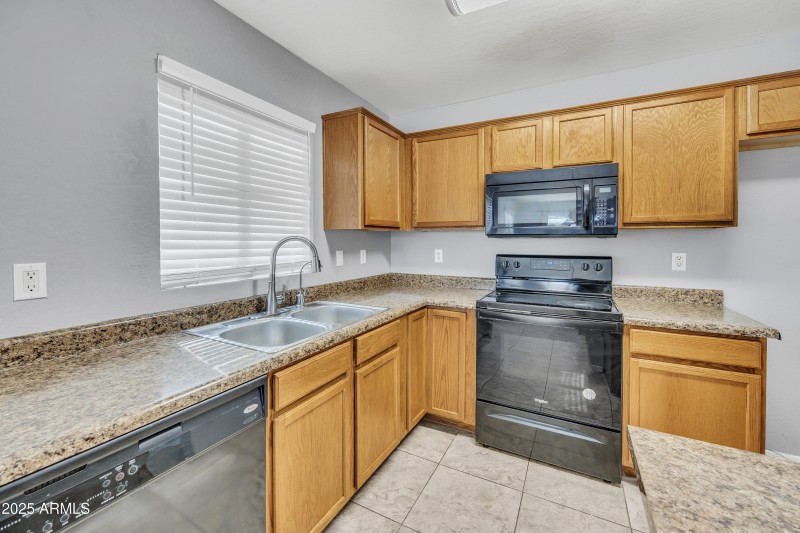 23679 W Wayland Dr_10