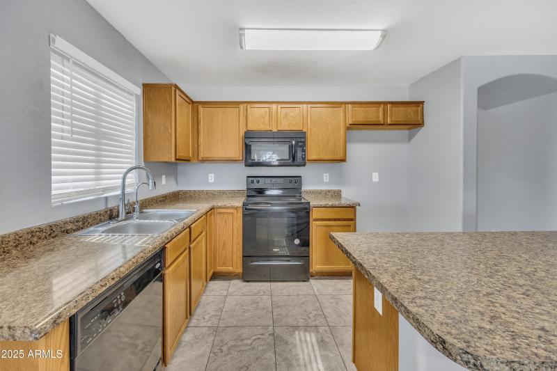 23679 W Wayland Dr_11