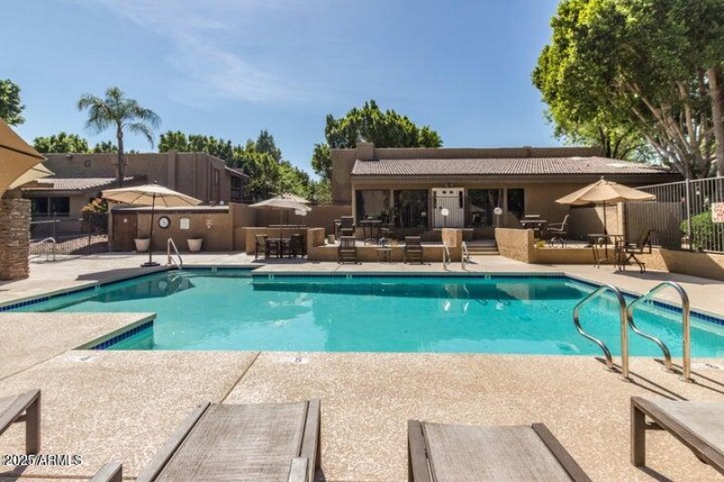 Pool - Ari