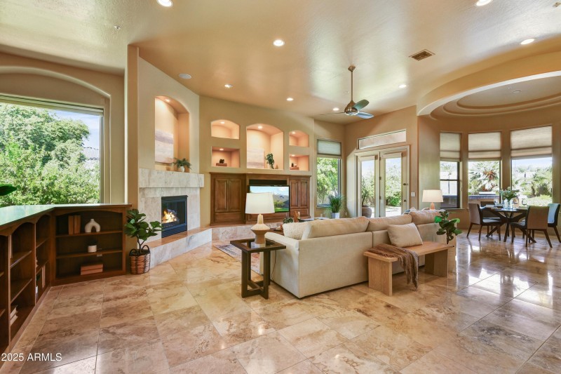 006_Family Room & Breakfast Room