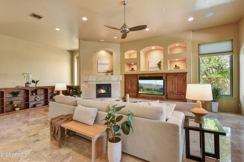 007_Family Room