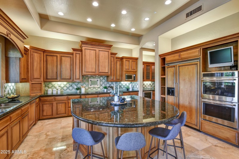 021_Expansive Kitchen