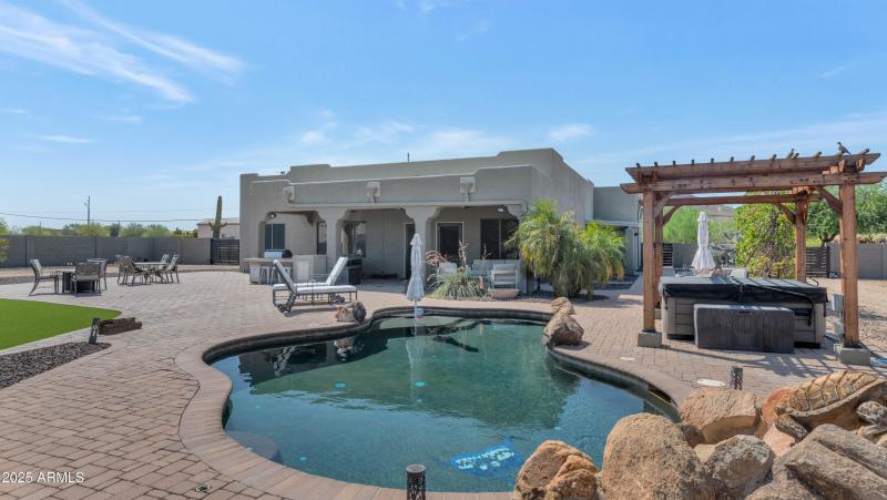 Pool & Spa