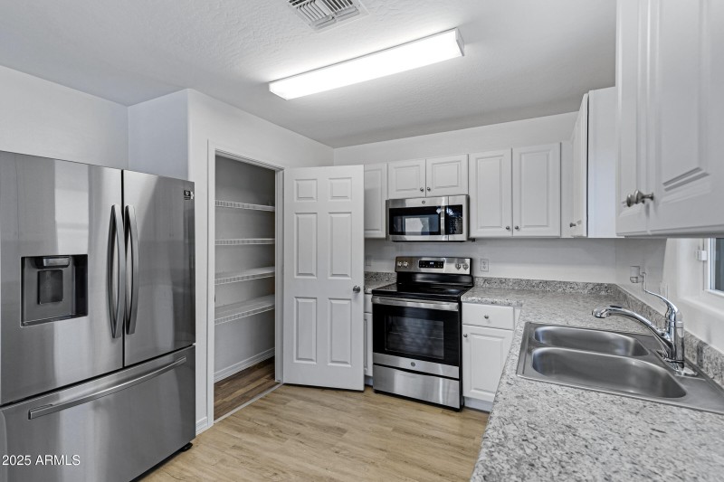 1875 N St Francis Pl-16