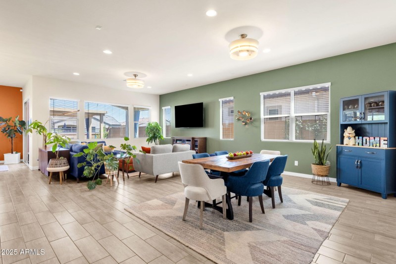 09 -4336 E AUSTIN DR