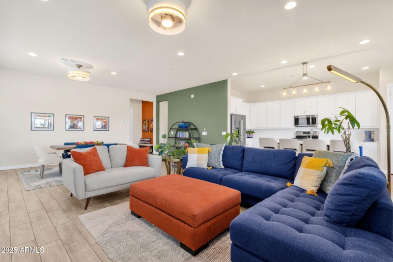 15 -4336 E AUSTIN DR