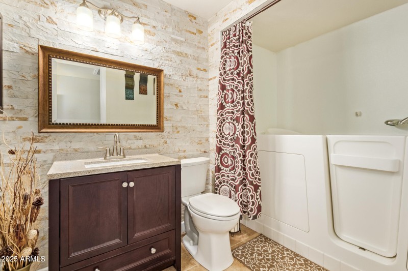 2nd Bathroom