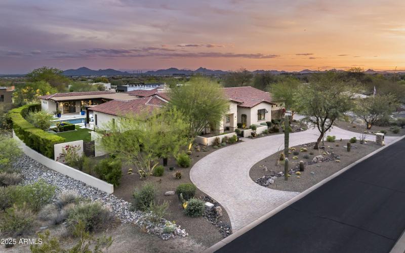 8821 E Havasupai Dr