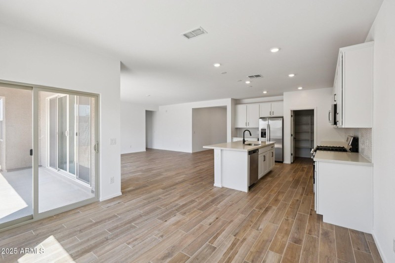 7-web-or-mls-W Pecan Wds-S2408-007