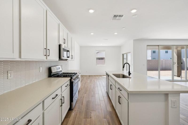 8-web-or-mls-W Pecan Wds-S2408-008