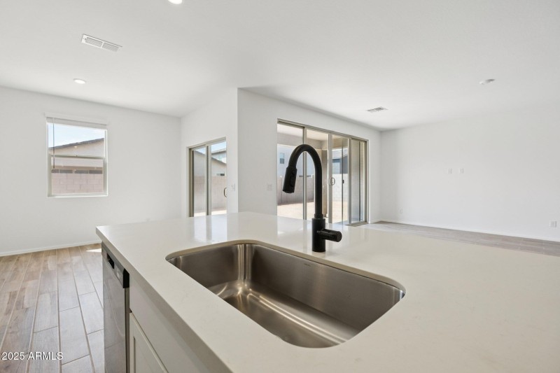 9-web-or-mls-W Pecan Wds-S2408-009