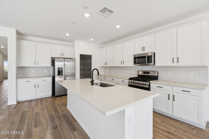 10-web-or-mls-W Pecan Wds-S2408-010