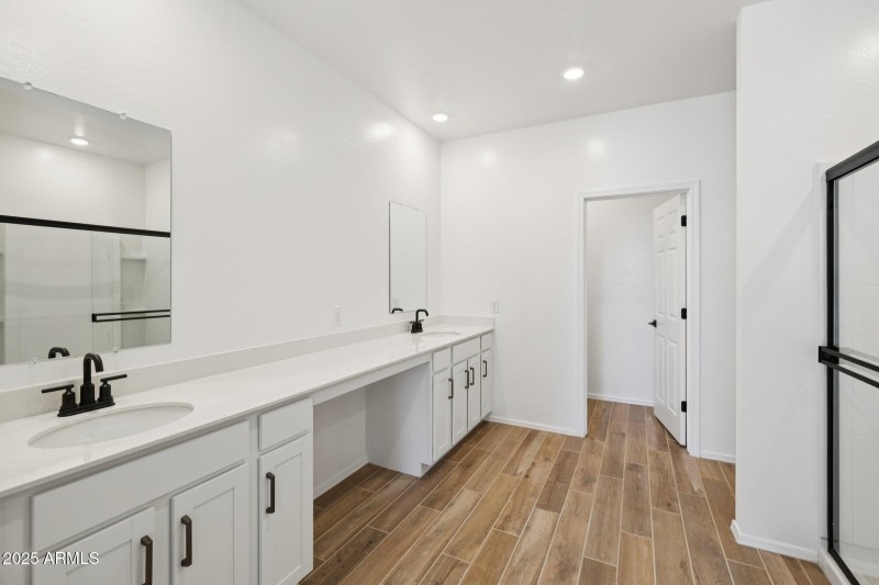 22-web-or-mls-W Pecan Wds-S2408-022