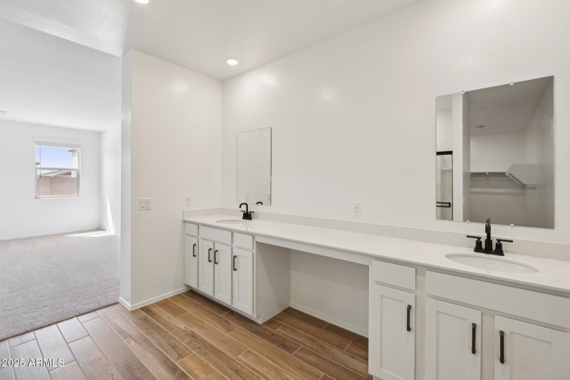24-web-or-mls-W Pecan Wds-S2408-024