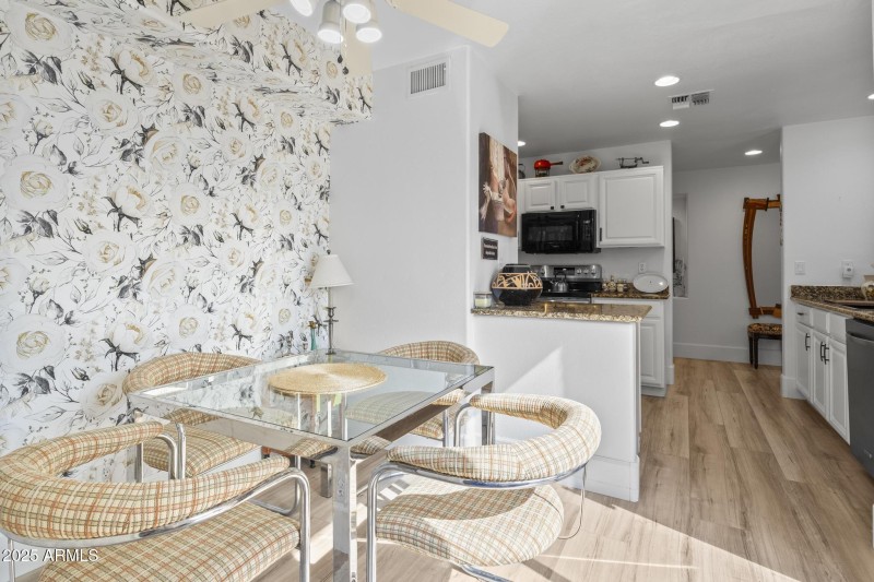 Eat in Kitchen area