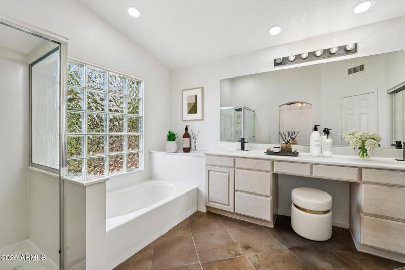 23-web-or-mls-W Via Montoya Dr-S1408-021