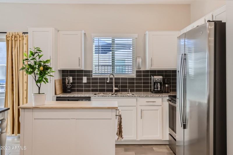 Granite Counters & Stone Backsplash