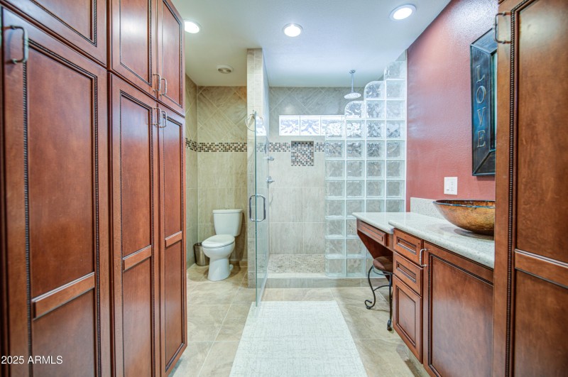 Bathroom 2-pic 1
