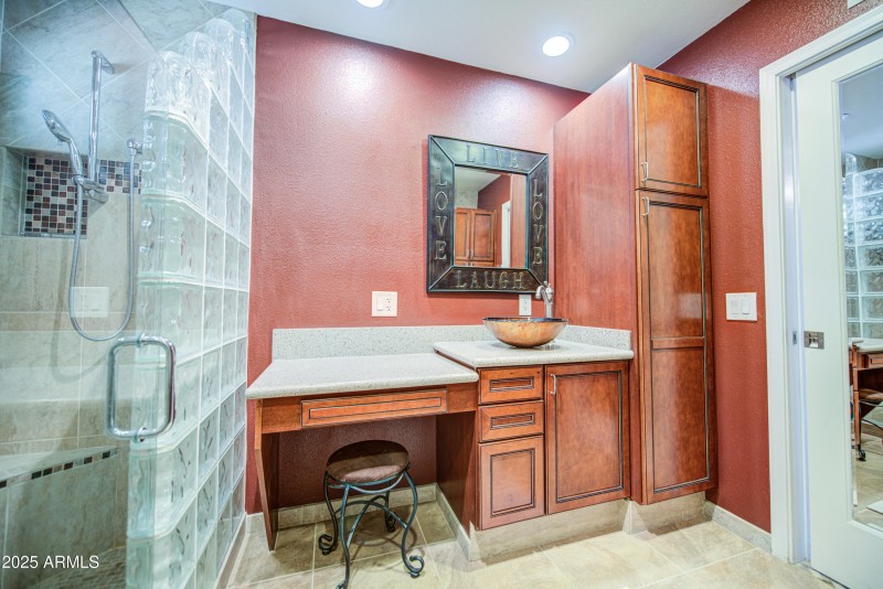 Bathroom 2-pic 4