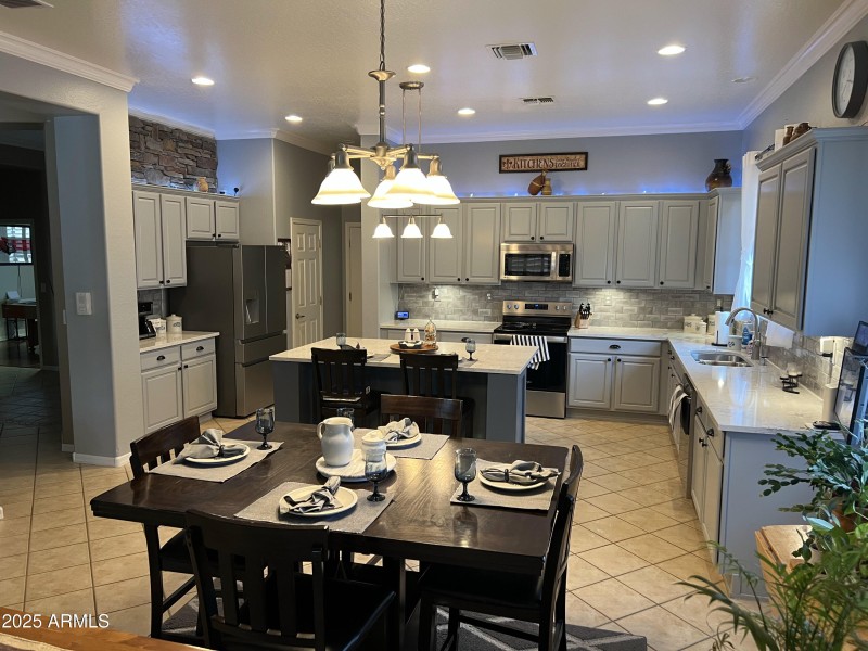 Kitchen/Dining