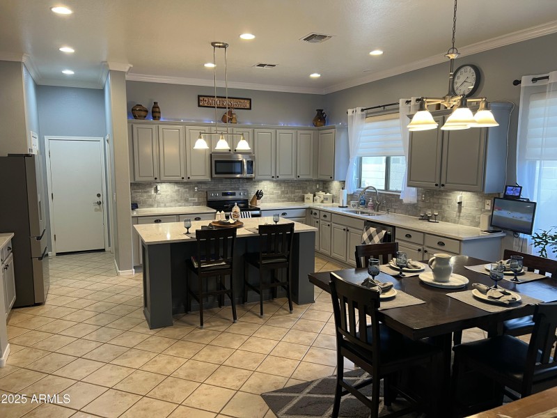 Kitchen/Dining